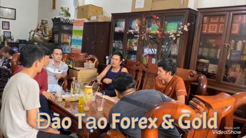 NHÀ ĐẦU TƯ FOREX VỚI KHOẢNG KHẮC CÙNG THẦY