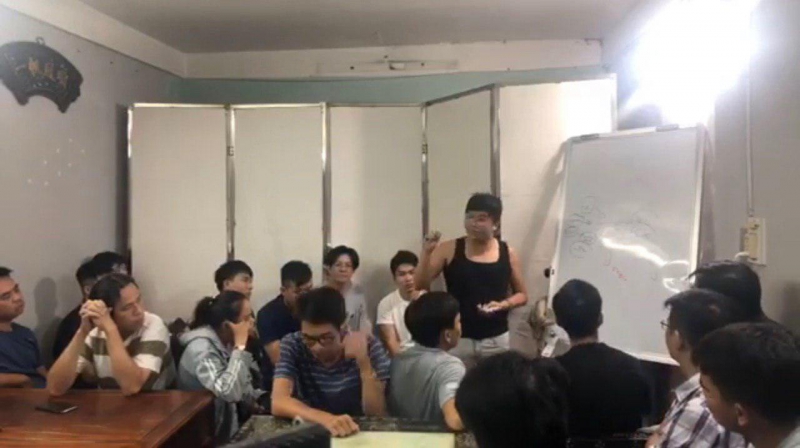Nhà đầu tư ngoại hối tham gia vào thị trường,