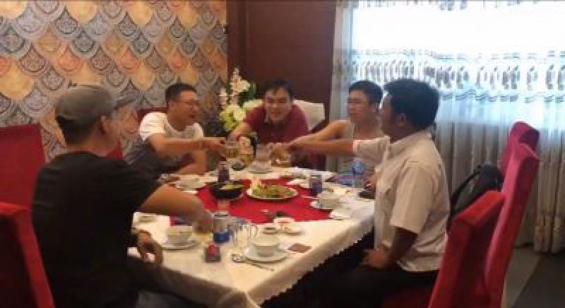 Cuối tuần rảnh là thầy trò dánh cho nhau những giây phút thư giãn,