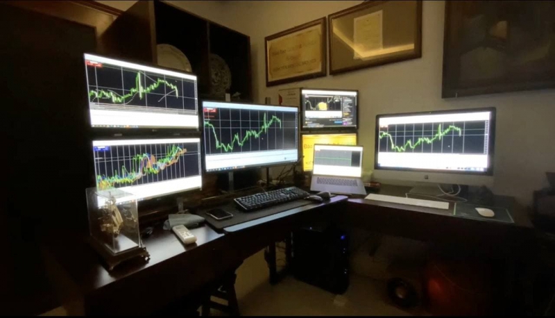 THẦY TRẦN QUỐC MINH VÀ PHÒNG TRADE ĐÀO TẠO FOREX