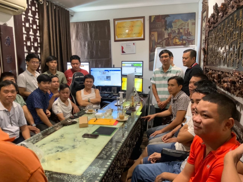 THẦY TRẦN QUỐC MNNH VÀ TRUNG TÂM ĐÀO TẠO FOREX