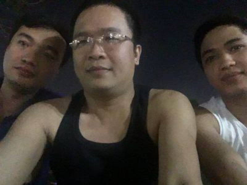 Mới ngày nào chúng tôi từ những người xa lạ, gọi điện cho nhau 