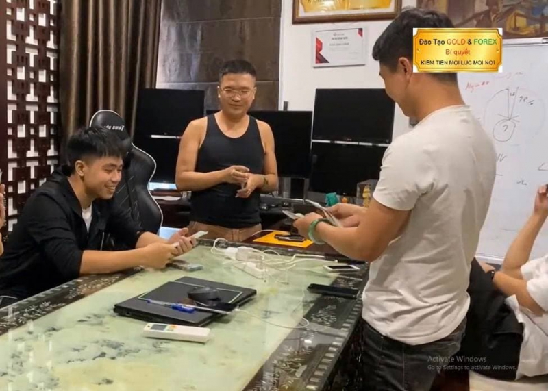 TRUNG TÂM ĐÀO TẠO FOREX THẦY TRÒ QUAY QUẦN