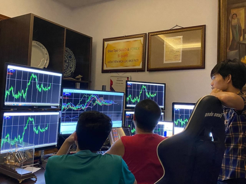 PHÒNG TRADE CỦA MỘT TRADER NGHÈO